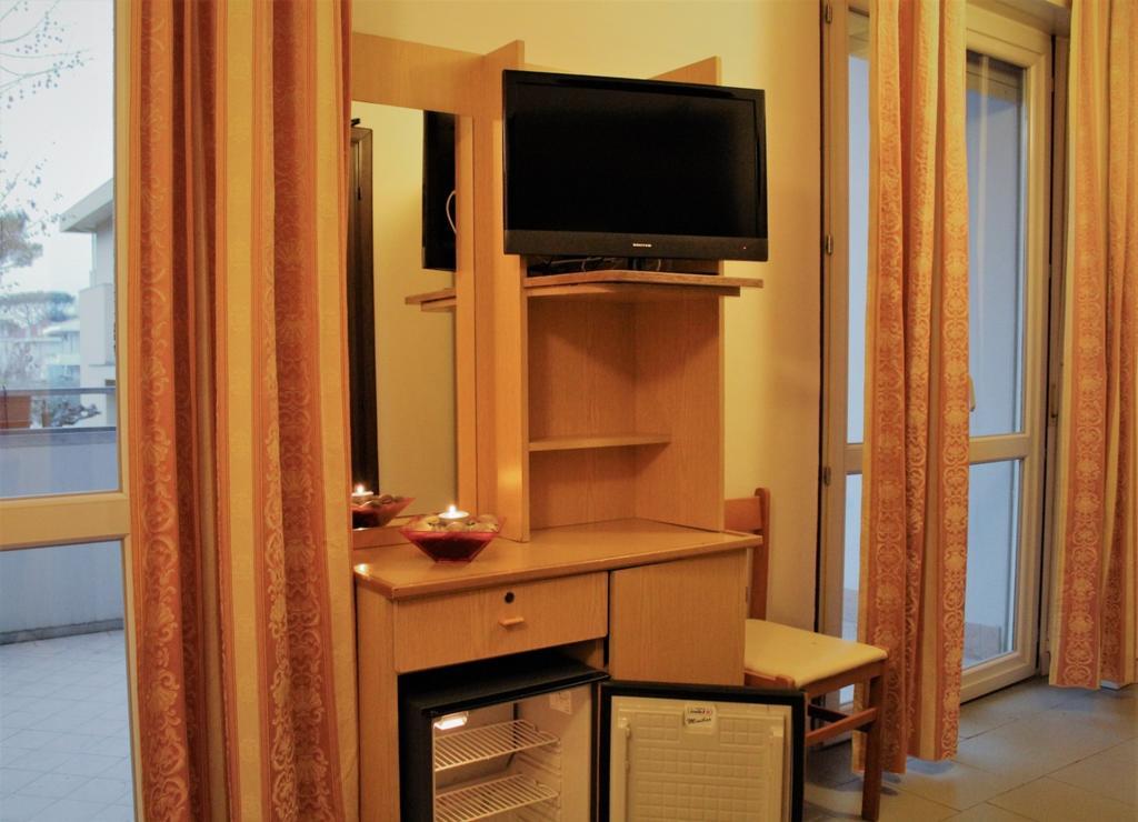 Hotel Midi Річчоне Екстер'єр фото